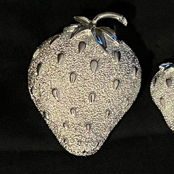 Strawberry Ice Demi Parure - Picture 5 of 11